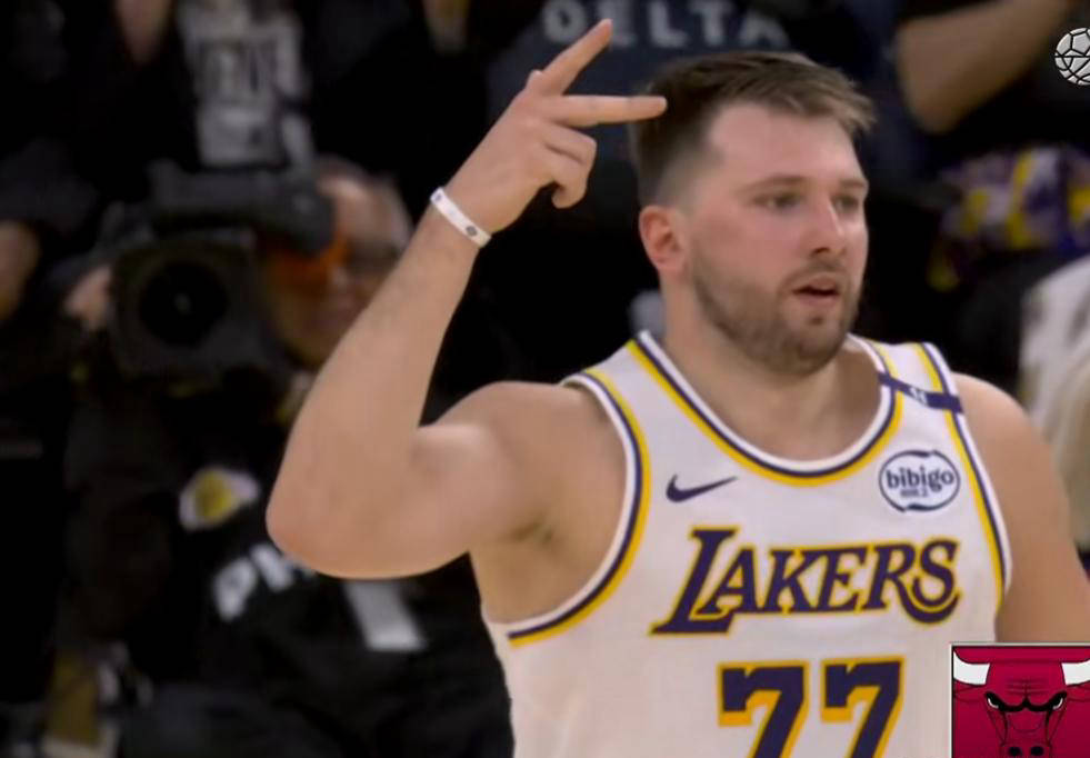 包含东契奇在美国队比赛中突破纪录，出色防守引发热议！的词条