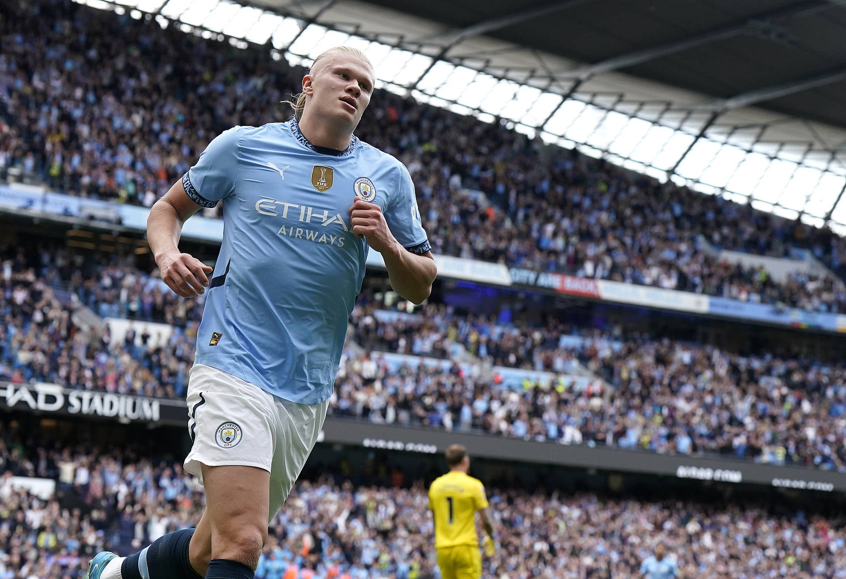 哈兰德回归赛场，势不可挡首场状态亮眼，利物浦观众沸腾！